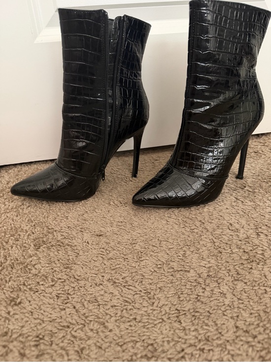 SHEIN Shoes - SHEIN Black Croc-Embossed Pointed Stiletto Ankle Boots